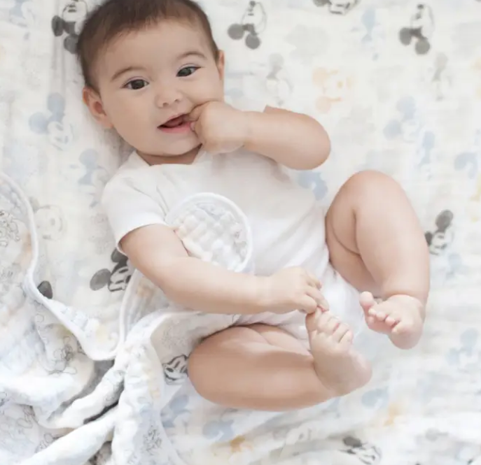 Essentials Cotton Muslin Blanket mickey mouse + minnie mouse(120cm)