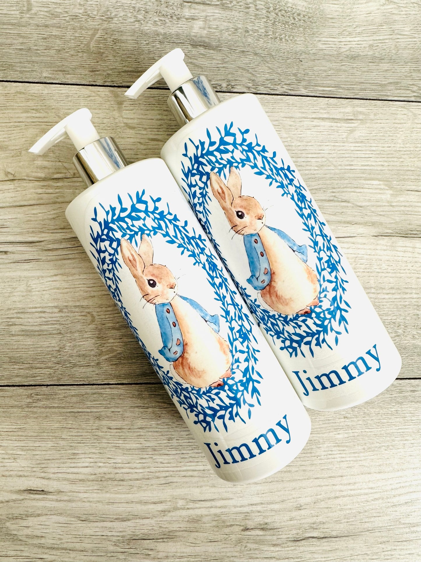 Shnuggle bath personalised set Peter rabbit wreath