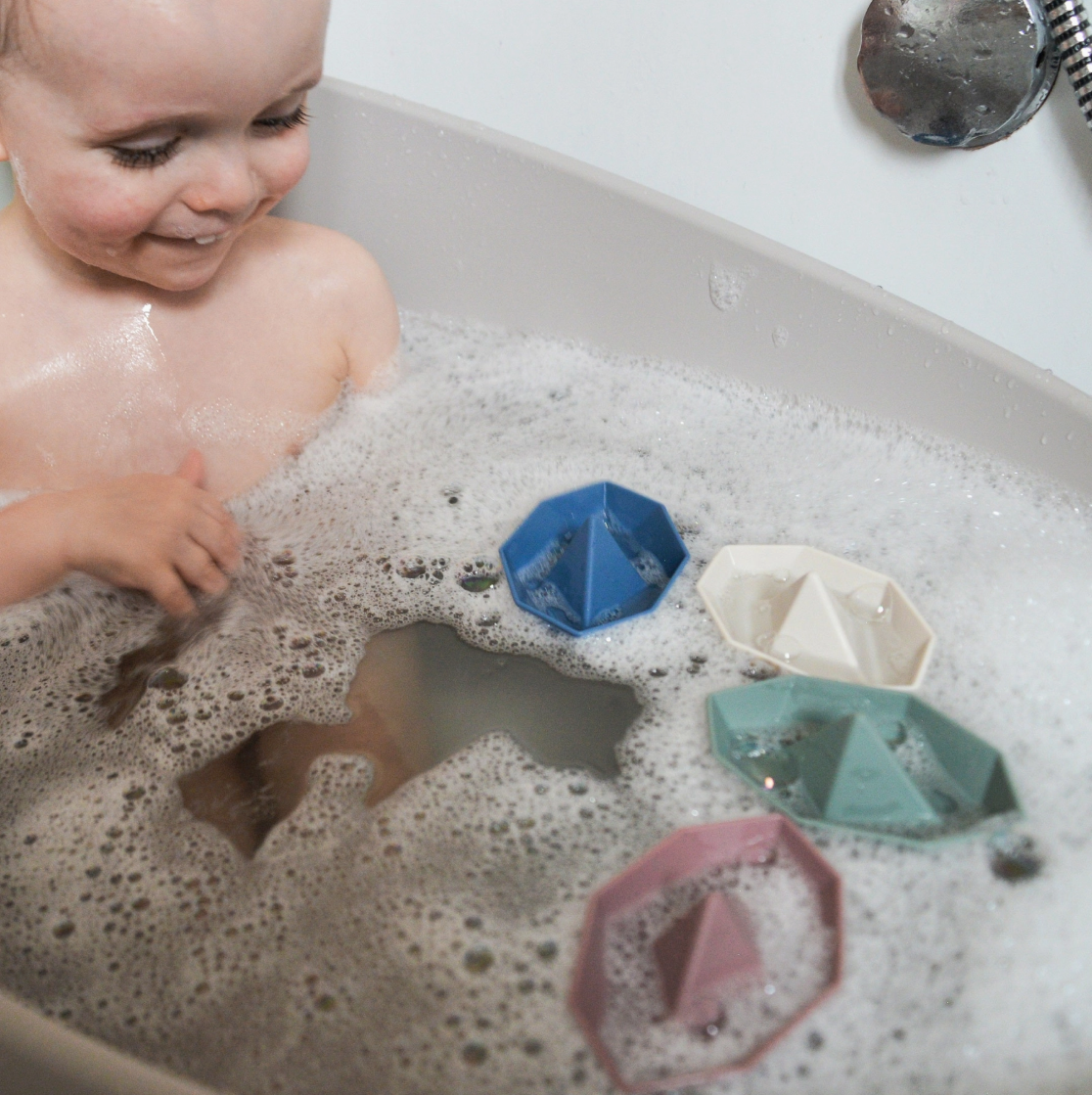Stack &amp; Sail Bath Boat Toys